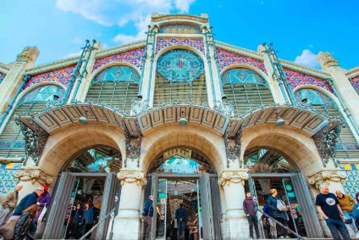 FOTOGRAFO cerca del mercado central de valencia
